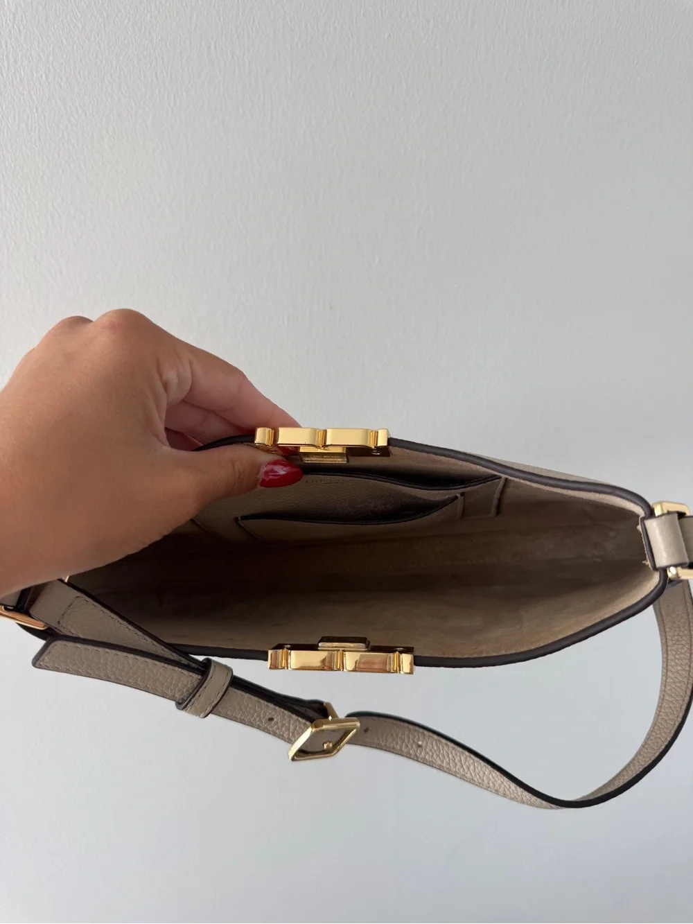 TORY BURCH Eleanor Soft Slim Shoulder Bag in Light Stone